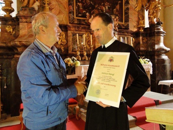 Helmut Stangl wird geehrt / Pater Engelbert Hofer OSB Pfarre Palfau